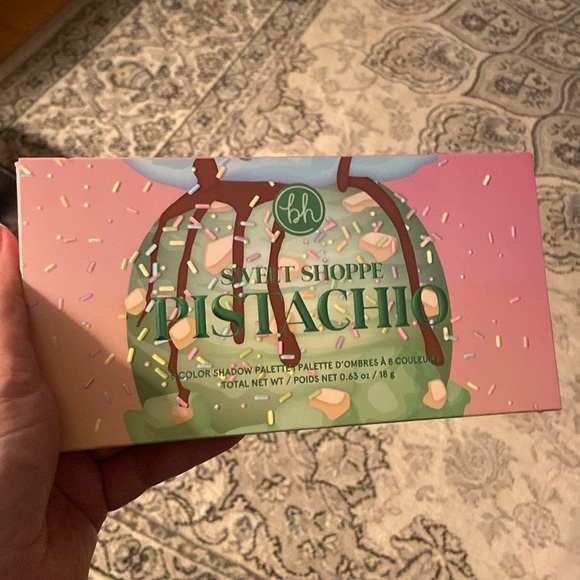 BH Cosmetics Sweet Shoppe collection in Pistachio (St. Patrick’s Day makeup!) - Picture 1 of 6
